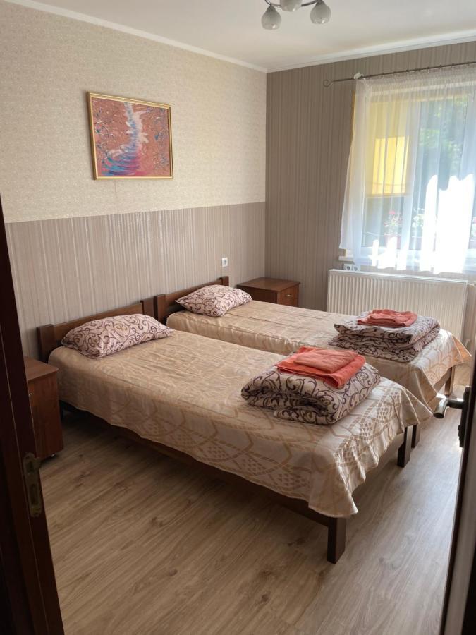Holiday Rest House Lägenhet Lviv Exteriör bild
